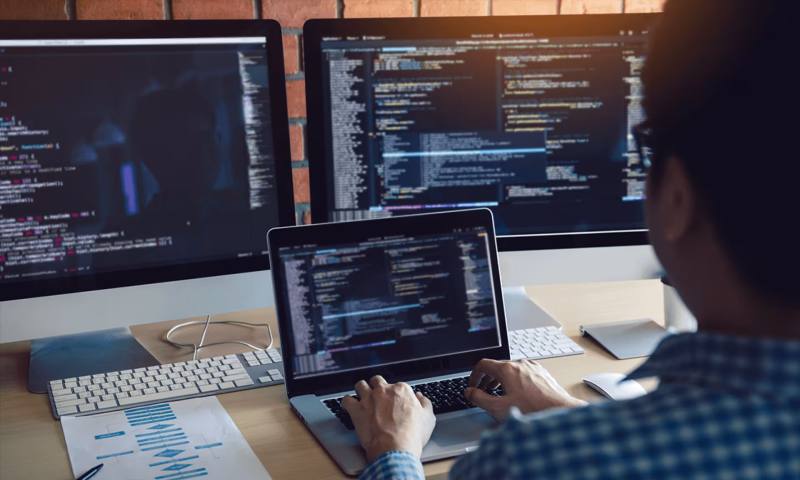 数据科学选型：R与Python如何赋能阿尔山市网站建设？
